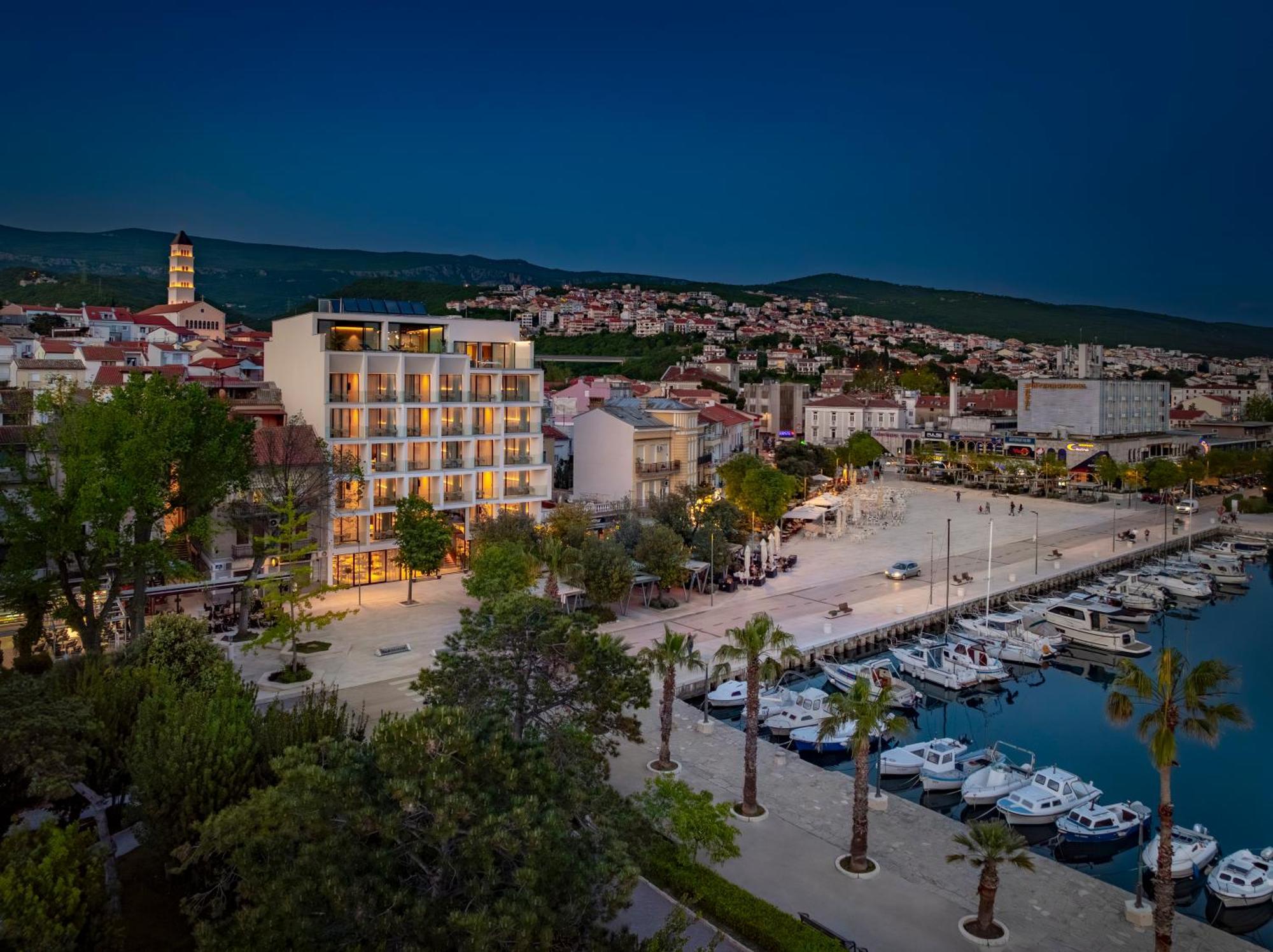 Aminess Younique Narrivi Hotel Цриквеница Экстерьер фото